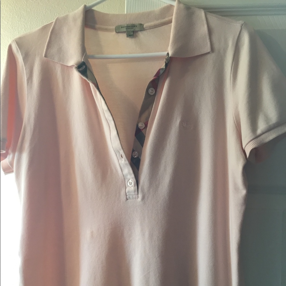 Burberry tee well kept